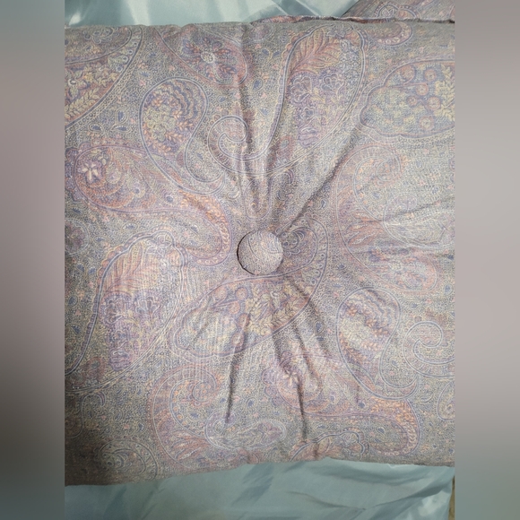 Two lavender paisley throws/sofa pillows - Picture 6 of 7